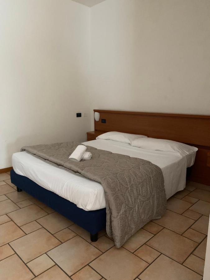 Hotel Lory Ficarolo エクステリア 写真
